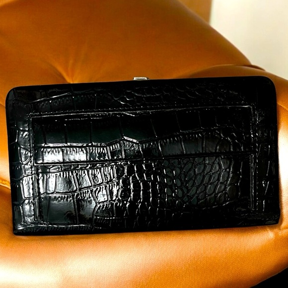 Black Faux Alligator Hard Case Wallet - Picture 1 of 6
